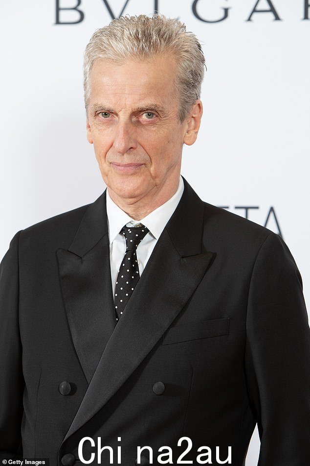 彼得·卡帕尔迪 (Peter Capaldi) 是伊莱恩·柯林斯 (Elaine Collins) 的丈夫,他在 BBC 上周播出的关于一战诗人的感人电影中扮演垂死的西格弗里德·沙逊 (Siegfried Sassoon),是伊莱恩·柯林斯 (Elaine Collins) 的丈夫