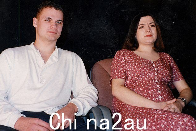 Stephen,长子,妹妹 Mae,现在是两个孩子的母亲