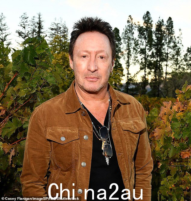 这是在朱利安·列侬 (Julian Lennon) 表示披头士经典歌曲《嘿裘德》对他来说永远是“黑暗”之后发生的,因为这提醒了他父母离婚背后的痛苦(朱利安去年拍摄)” 类=