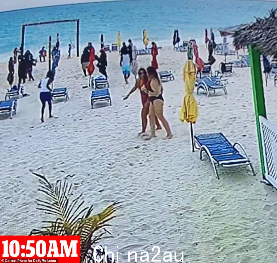 两人回到沙滩上,走进洗手间,片刻之后,他们向一名女服务员表示他们感觉不舒服,并声称被下了药