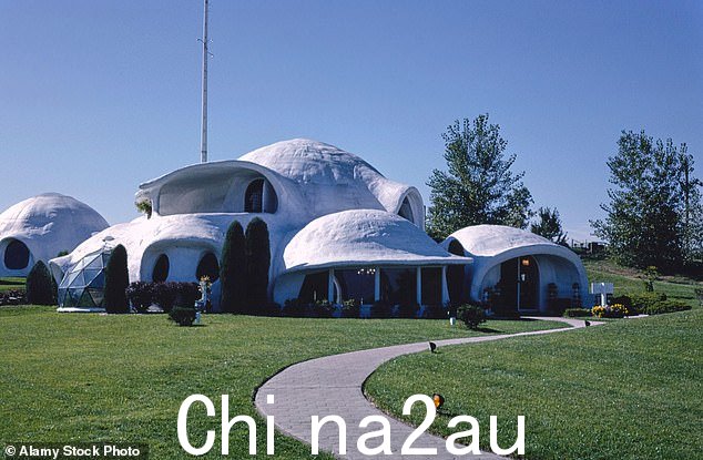世外桃源房屋建于威斯康星州威斯康星德尔斯、佛罗里达州基西米和田纳西州加特林堡。无一幸存
