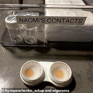 Naomi 还戴着棕色隐形眼镜,以获得更真实的外观