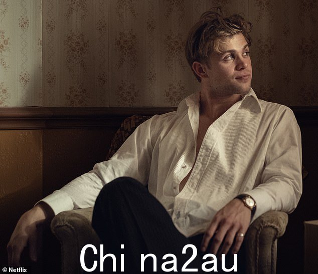 27 岁的英国演员利奥·伍德尔 (Leo Woodall) 在 Netflix 红极一时的《One Day》中扮演迷人的德克斯特·梅休 (Dexter Mayhew) 赢得了大批粉丝,因此被拿来与布拉德·皮特 (Brad Pitt) 相比较