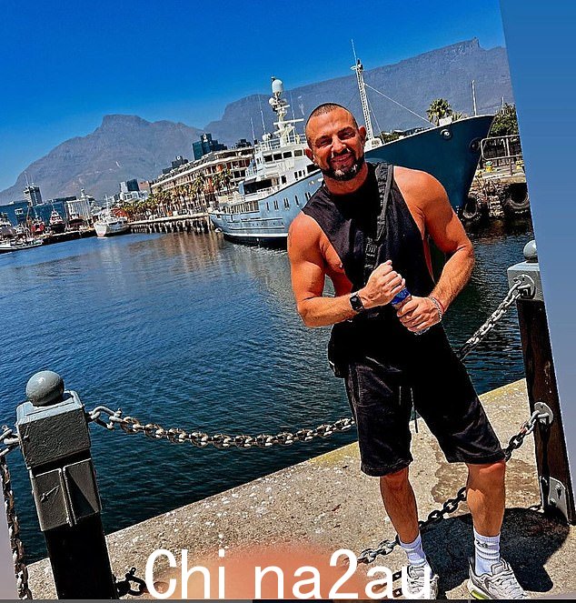 游轮靠岸时,罗宾·温莎在开普敦待了一段时间,并在网上写道:'这个地方是所有干扰中的干扰。'