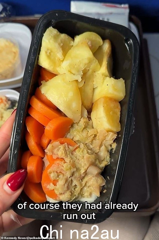 她告诉观众:'我告诉你,它的味道比看起来更糟糕',然后给鱼饼评分为区区二分(满分 10 分)