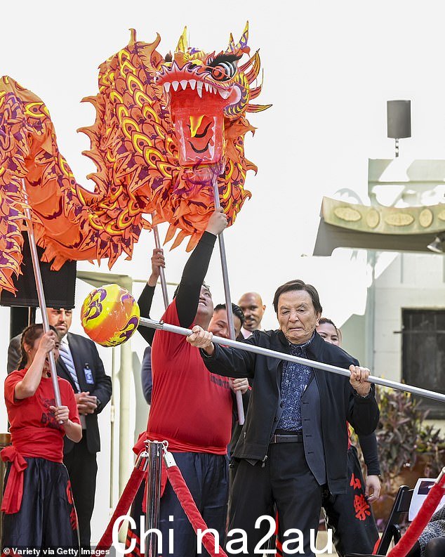 洪在演艺界七十年的职业生涯中积累了超过 600 个积分