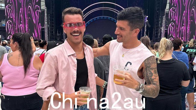 Baird 和 Davies 最后一次在社交媒体上被拍到一起在 Pink周日音乐会。图片:jessebairddd/Instagram