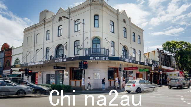 一名男子被刺伤后,沙利山皇冠酒店建立了犯罪现场。图片:crownhotel.com.au
