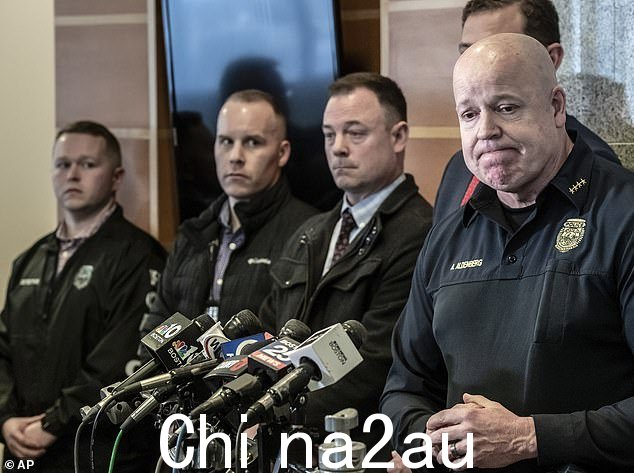 曼彻斯特警察局长艾伦·阿尔登伯格在判决后在希尔斯伯勒县高等法院向媒体发表讲话