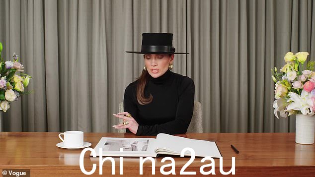 Lopez 表示,她希望她的服装是“传统的拉丁风格,但有时也有南方美女的风格”。这是一个混合体,他们确实通过这件衣服实现了这一目标'