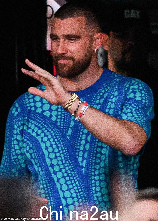 Travis Kelce 最初并没有计划跟随泰勒·斯威夫特一路前往澳大利亚 - 但他们对彼此的爱根本无法让他们分开