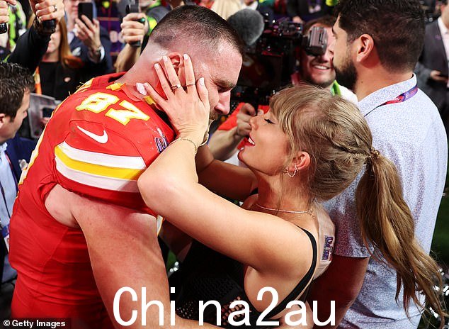 一位消息人士告诉 DailyMail.com,泰勒和特拉维斯“想尽可能多地花时间在一起”