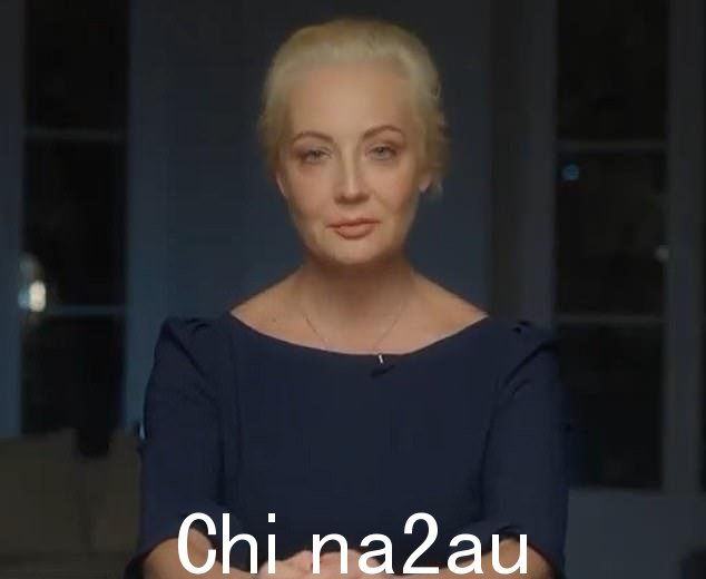 在视频消息中,47 岁的尤利娅·纳瓦尔尼亚(如图)说:“弗拉基米尔·普京杀了我的丈夫”