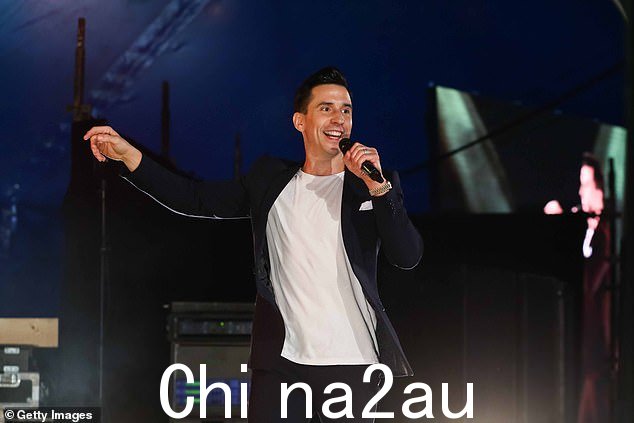这位 48 岁的喜剧演员坦率地与 MailOnline 分享了他的爱情生活细节,他承认,由于他正在服用的鸡尾酒补充剂,他的性欲现在“破纪录”了