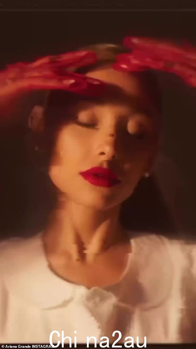 到目前为止,粉丝们已经听到了主打单曲“Yes, And?” - 随后得到了玛丽亚·凯莉 (Mariah Carey) 的混音版 ¿ 并且在下个月唱片下降之前他们不会再听到单曲