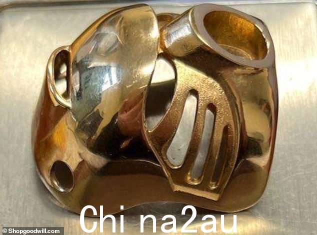 该面具是乐高生化战士系列的一部分,据该玩具制造公司称,该系列激发了“大量互联媒体的灵感,包括书籍、电影、电视剧、漫画、视频游戏和2001 年至 2010 年生产线最初结束期间的其他授权产品