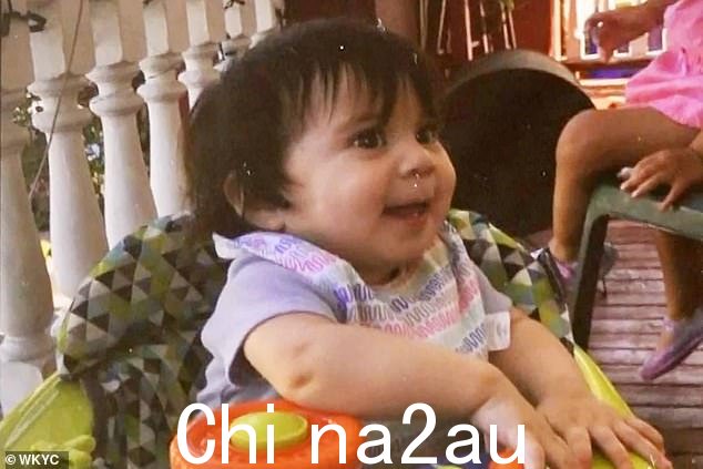 在她热带度假的同时,她 16 个月大的婴儿 Jailyn 死在了她自己的污物堆里,法医确定这个孩子死于饥饿和重度死亡。脱水