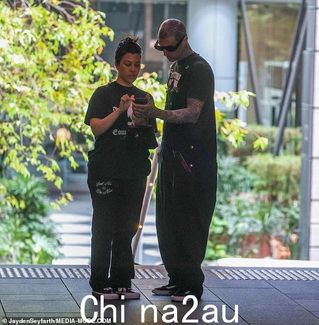 考特尼和特拉维斯在他最近的世界巡演期间充分利用了在澳大利亚的时间