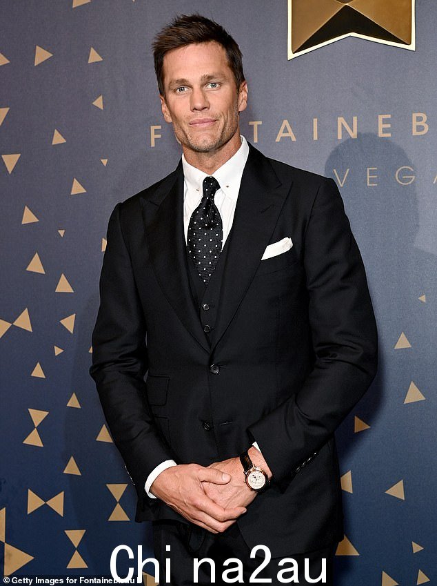 汤姆·布雷迪 (Tom Brady) 与吉赛尔 (Gisele) 育有 11 岁的孩子维维安 (Vivian) 和 13 岁的本 (Ben)。消息人士称,“汤姆和乔金不是朋友,但乔金和他的孩子们在一起,所以汤姆必须找到他的优点,并相信他是一个好人。”class=