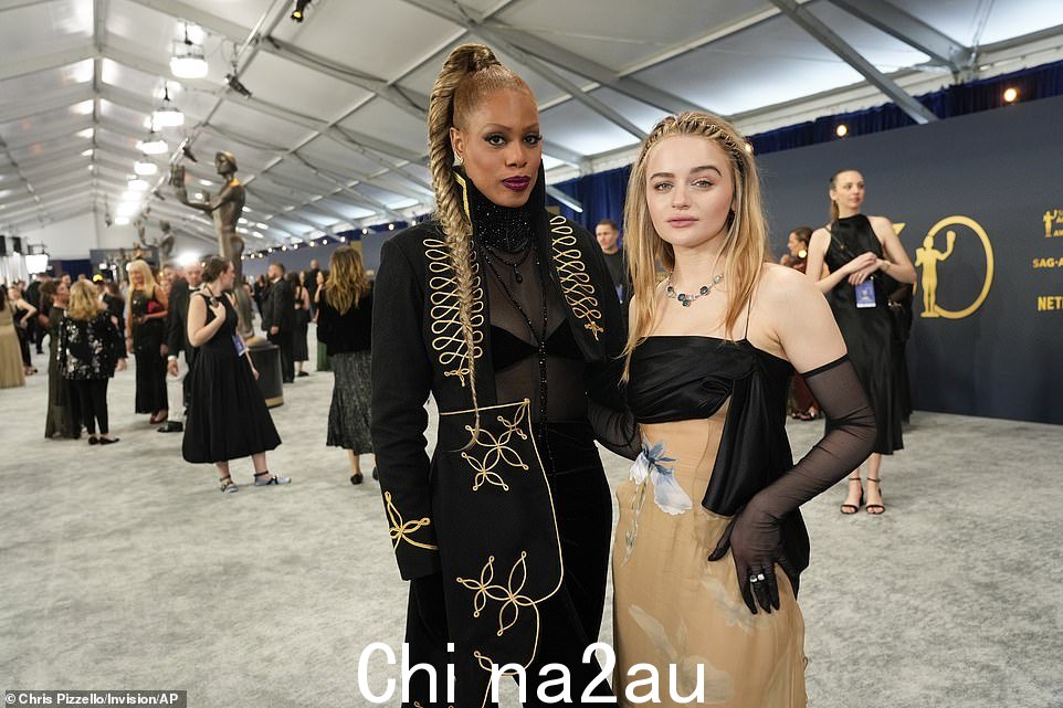 Laverne 与 Joey 在红地毯上合影