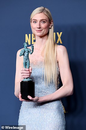 伊丽莎白·德比基 (Elizabeth Debicki) 击败最受欢迎的莎拉·斯努克 (Sarah Snook),获得戏剧《王冠》最佳女主角奖