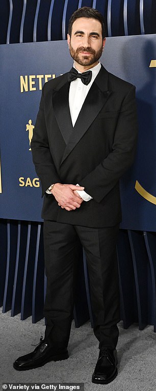 他的搭档 Brett Goldstein,43 岁,也因其饰演 Roy Kent 的 Ted Lasso 角色而获得同一类别提名