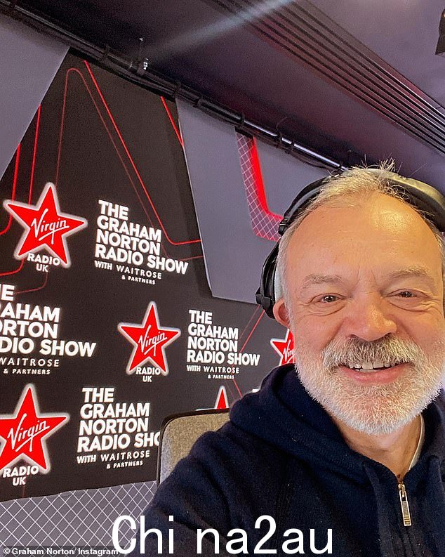 格雷厄姆·诺顿 (Graham Norton) 在维珍广播电台 (Virgin Radio) 的最后一个周末节目中说道:“我们开始了,绕着围场最后一次驰骋”(周日发布到他的 Instagram 上)