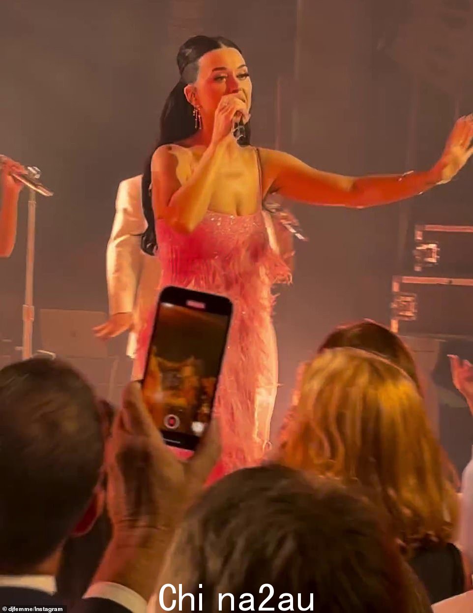 Katy Perry(如图)据报道仅举办一晚的私人演唱会就赚了 150 万美元