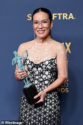 Ali Wong 荣获电视电影或牛肉限定剧杰出女演员奖