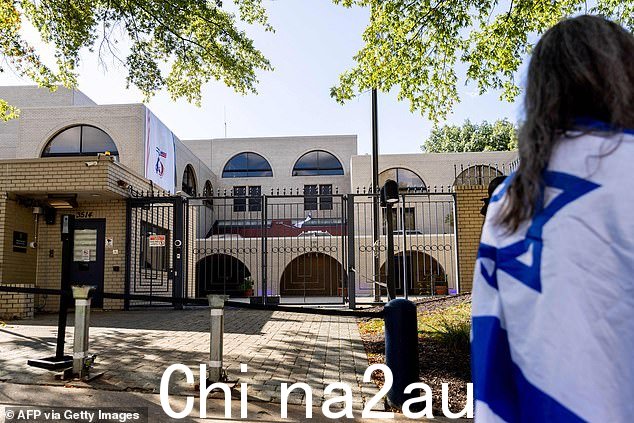 特勤局发言人告诉 DailyMail.com,“美国特勤局制服部门对华盛顿特区西北国际大道 3400 号街区做出回应,称一名人员可能正在接受医疗检查” / 心理健康紧急情况'