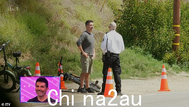 第一个恶作剧是考威尔在早上骑自行车时被一名假警察打断,该警察指控他犯下了一系列捏造的轻罪
