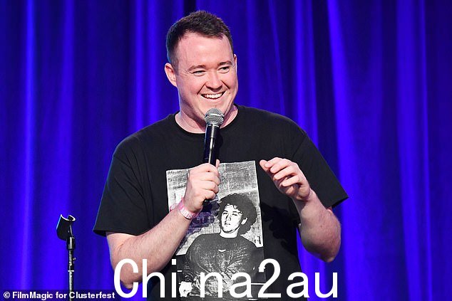 肖恩·吉利斯(Shane Gillis,摄于 2019 年)因种族主义和仇视同性恋言论而被《周六夜现场》开除后,成为网络巨星,他在周六的八分钟独白中开玩笑地震惊了观众唐氏综合症、性玩具、种族和同性恋