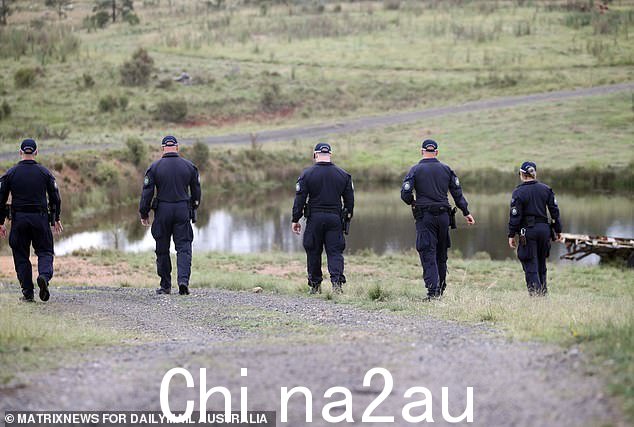 警方继续在古尔本附近的 Bungonia 一座水坝中搜寻失踪人员