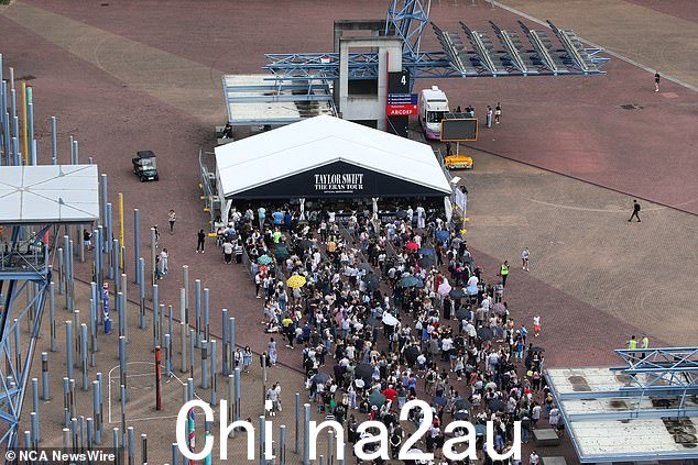 据报道,这位 34 岁的流行歌手每场悉尼演出收入为 2500 万美元,这意味着她在雅高体育场举办四场演唱会后赚得了 1 亿美元