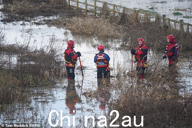 英国各地警察部队已部署搜索队、直升机和专业救援队试图找到男孩,但到目前为止还没有幼儿的迹象