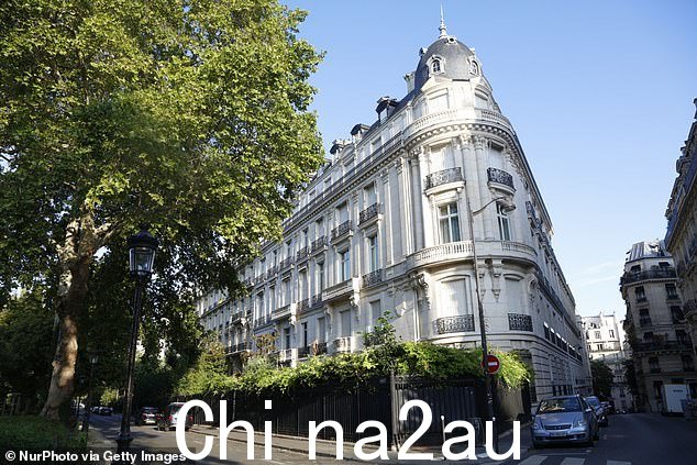 杰弗里·爱泼斯坦 (Jeffrey Epstein) 在巴黎的“罪恶之屋”公寓 - 安德鲁王子的住所 - 在价格不得不大幅削减后以略高于 800 万英镑的价格售出” class=