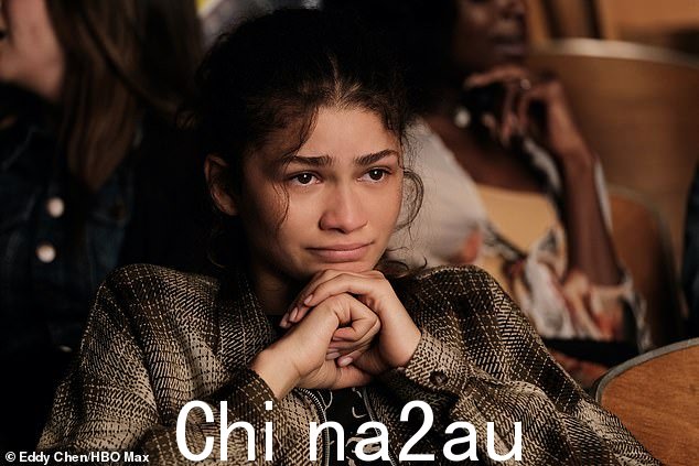 Zendaya 在《Euphoria》第一季和第二季中饰演青少年吸毒者 Rue