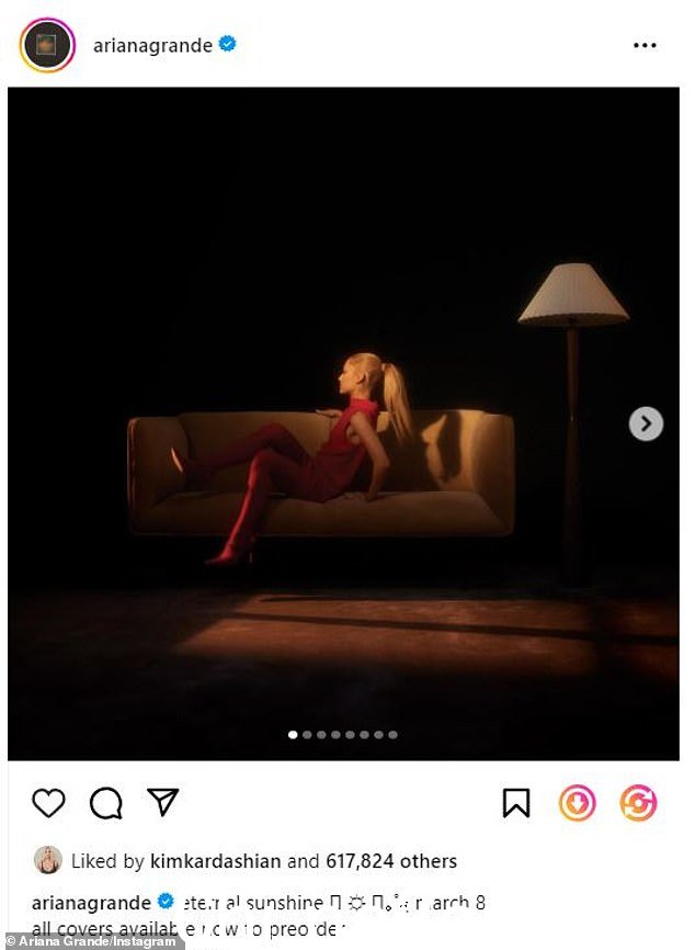 在金·卡戴珊 (Kim Kardashian) 点赞按钮时分享专辑发行日期的帖子中,她身着红色衣服