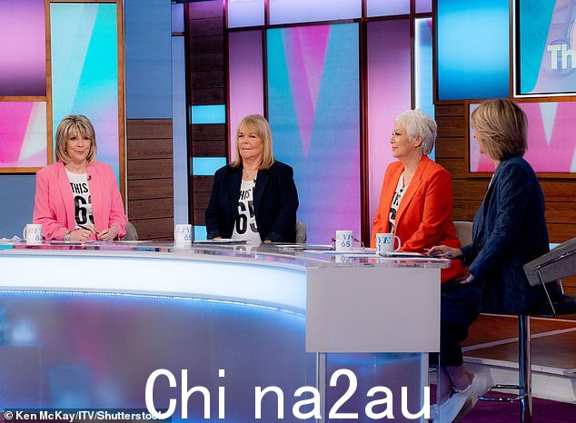 女演员与 Ruth Langsford、Denise Welch 和 Kaye Adams 一起庆祝 60 多岁女性
