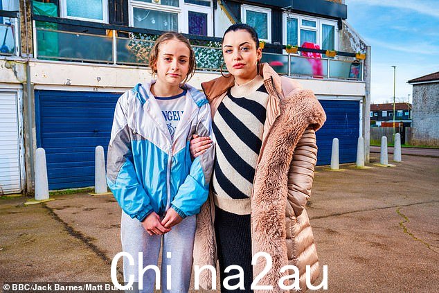 《东区人》执行制片人克里斯·克伦肖 (Chris Clenshaw) 表示:“我们很高兴欢迎才华横溢的劳拉·坎贝尔 (Lola Campbell) 加入《东区人》演员阵容,饰演布兰妮”