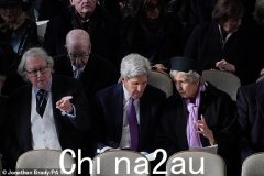 希腊国王康斯坦丁追悼会直播：卡米拉在查尔斯缺席的情况下领导悼念仪式，威廉王子因“个人原因”退出，莎拉·弗格森与安德鲁王子一起抵达