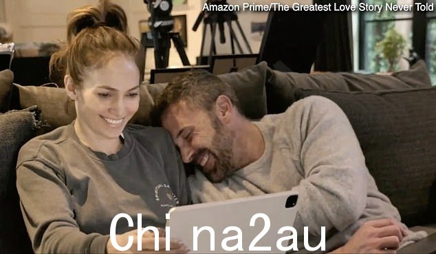 J-Lo 周围的人鼓励她放弃这个项目,因为她的许多名人朋友拒绝参与她的电影,甚至她的丈夫本也试图影响她