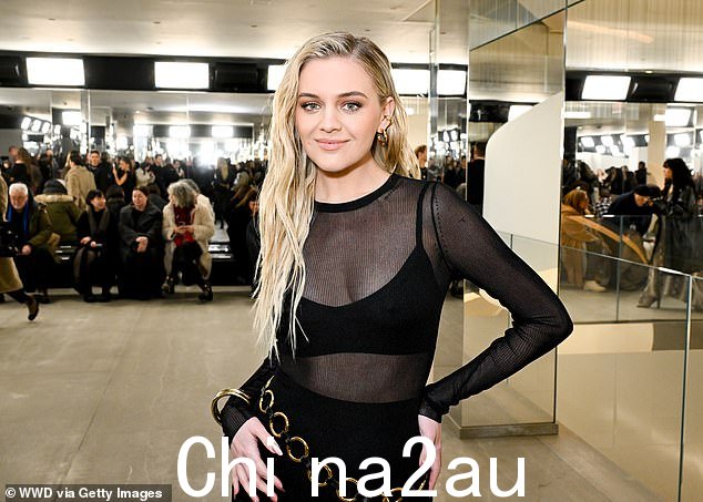 Kelsea Ballerini 过去一直主持 CMT 音乐奖三年。但今年的 2024 年节目是她的第四次,这将是她第一次在没有共同主持人凯恩·布朗的情况下完成节目; 2 月中旬在纽约举行