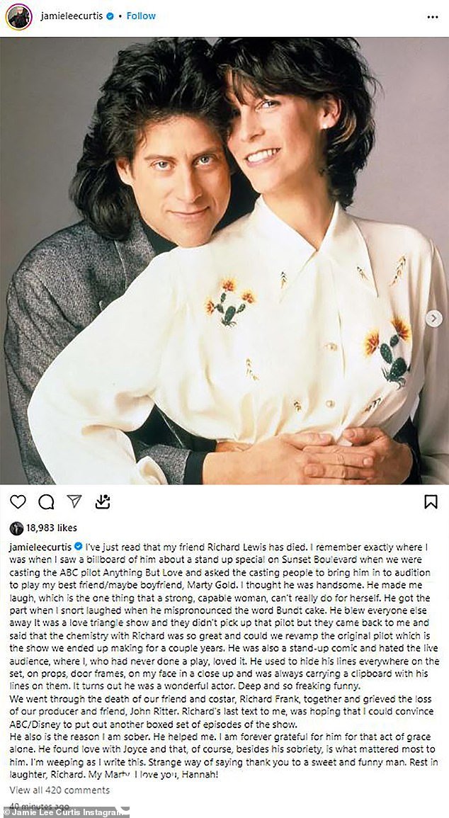 Jamie Lee Curtis 与 Lewis 共同主演了情景喜剧 Anything But Love,从 1989 年到 1992 年停播共四季