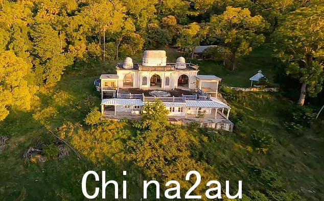 一场法庭诉讼导致科林在圣卢西亚的家 Beau House,一半的土地归坦南特的孙子和继承人科迪·坦南特所有