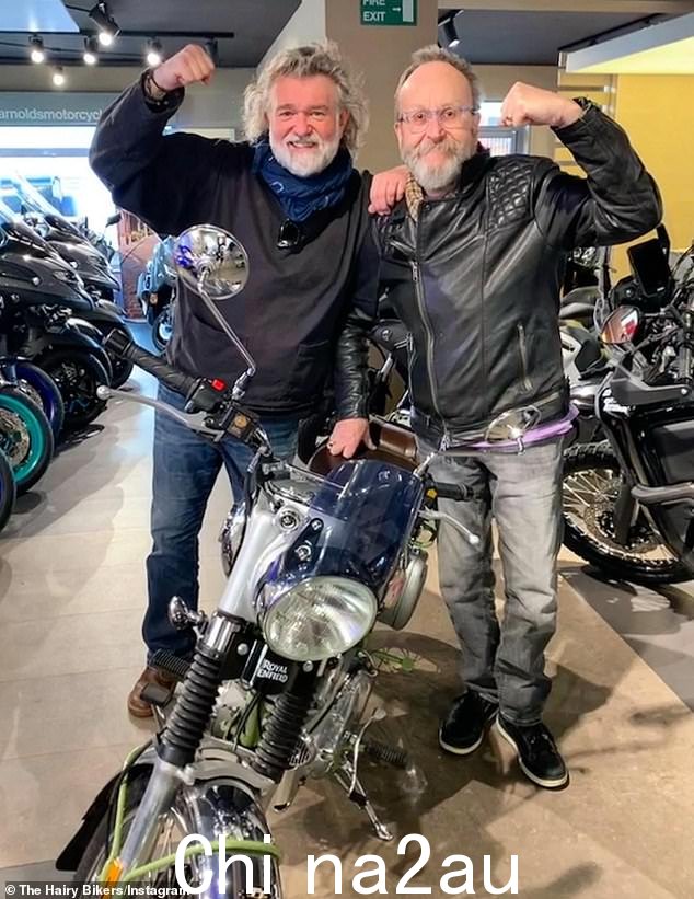 今天由 Dave Myers 的电视搭档 Si King 在 Hairy Bikers 社交媒体上发布的声明宣布了这一消息,让粉丝们心碎