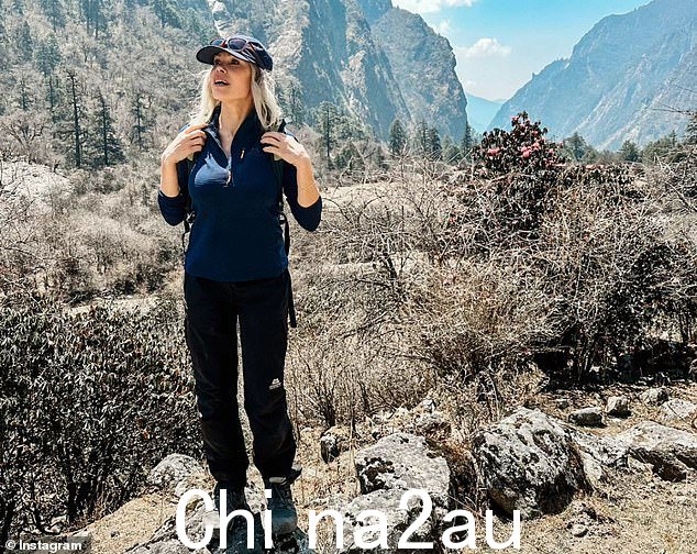 Melinda 还出现在最近添加到他位于伦敦的旅游公司 The Adventure Boutique 的官方 Instagram 帐户中的帖子中