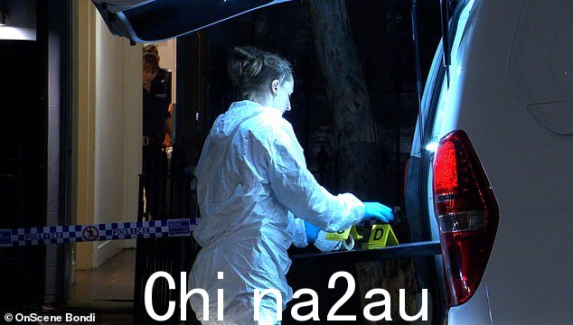 在贝尔德先生租用的价值 150 万美元的帕丁顿联排别墅外看到取证人员