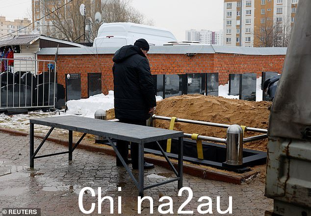 今天在莫斯科鲍里索夫斯科耶公墓准备葬礼时可以看到一座坟墓 - 据报道俄罗斯反对派政治家阿列克谢·纳瓦尔尼将埋葬于此。