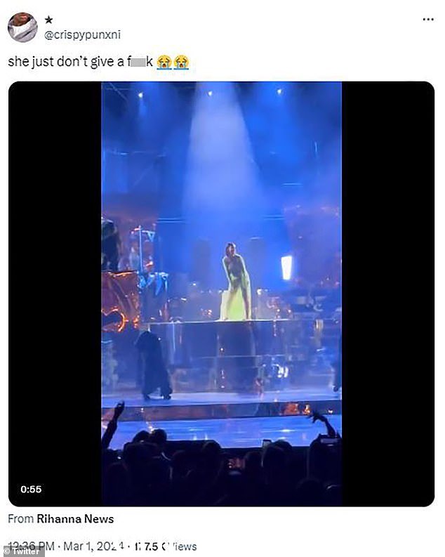 X(正式 Twitter )上出现了这位 36 岁热门歌手在为期三天的庆祝活动中在舞台上表演的视频,因为粉丝们认为她并没有真正带来她的最佳表现